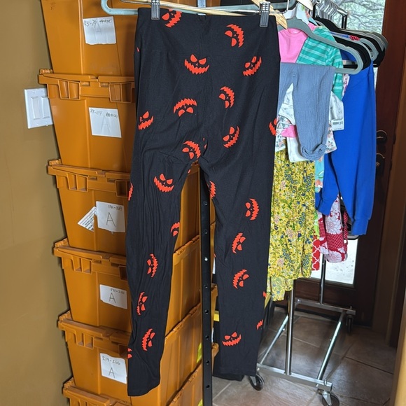 NWOT LuLaRoe Halloween Jack O’Lantern Smile Leggings Black Orange Size OS (2-10) - Picture 6 of 6